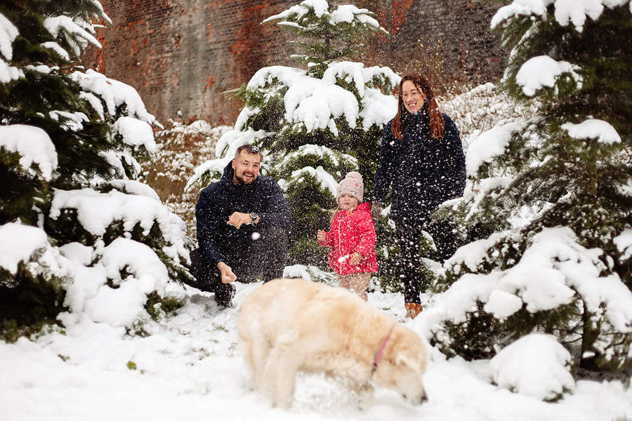 rok 2023 ve fotkách, svatební a rodinný fotograf, vánoční focení ostrava stromky sníh zima rodinné focení