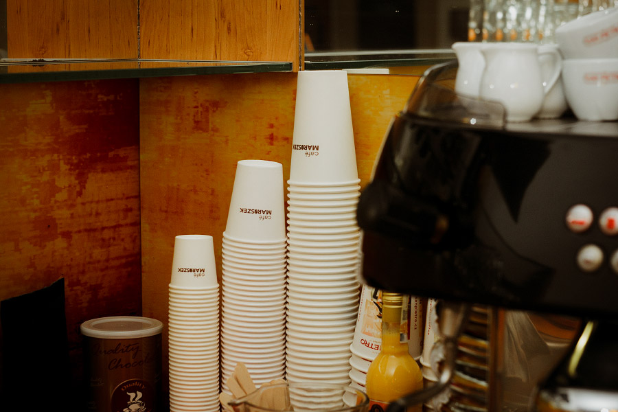 kavárna café maroszek třinec káva s sebou kelímky