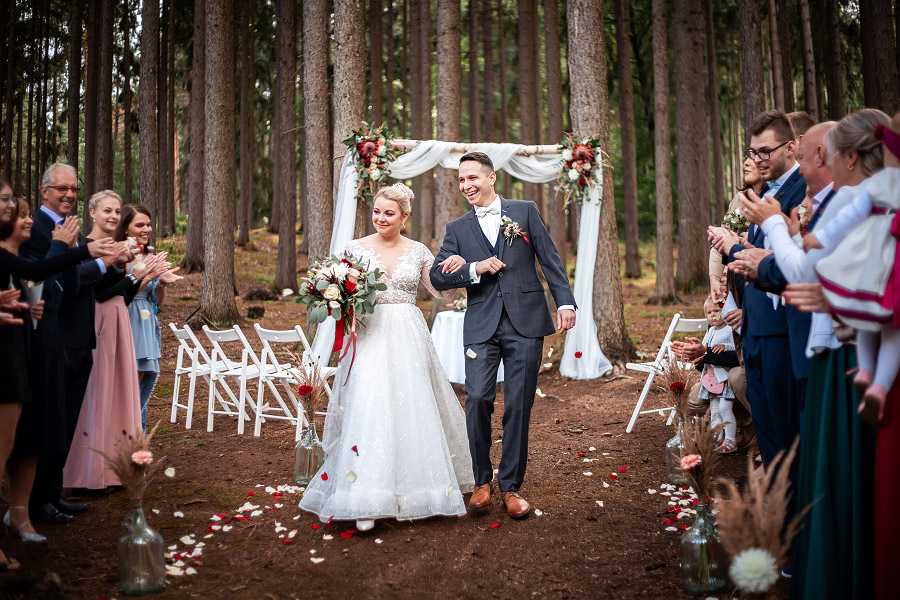 svatba ermi hotel jince nevěsta ženich obřad v lese