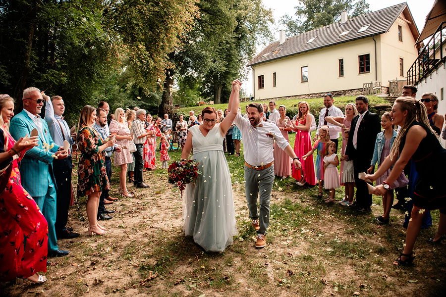 svatební foto třeštický mlýn vysočina nevěsta ženich