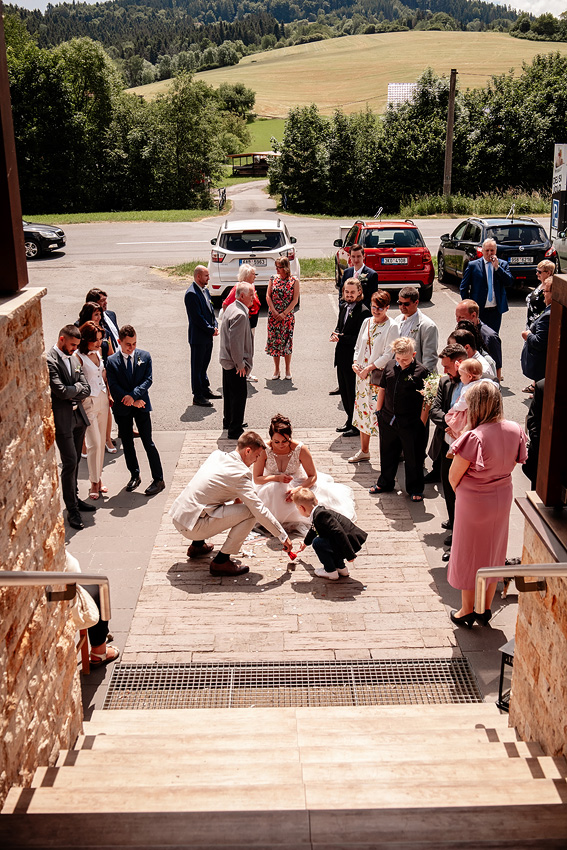 svatební foto zlínský kraj penzion hora nevěsta ženich